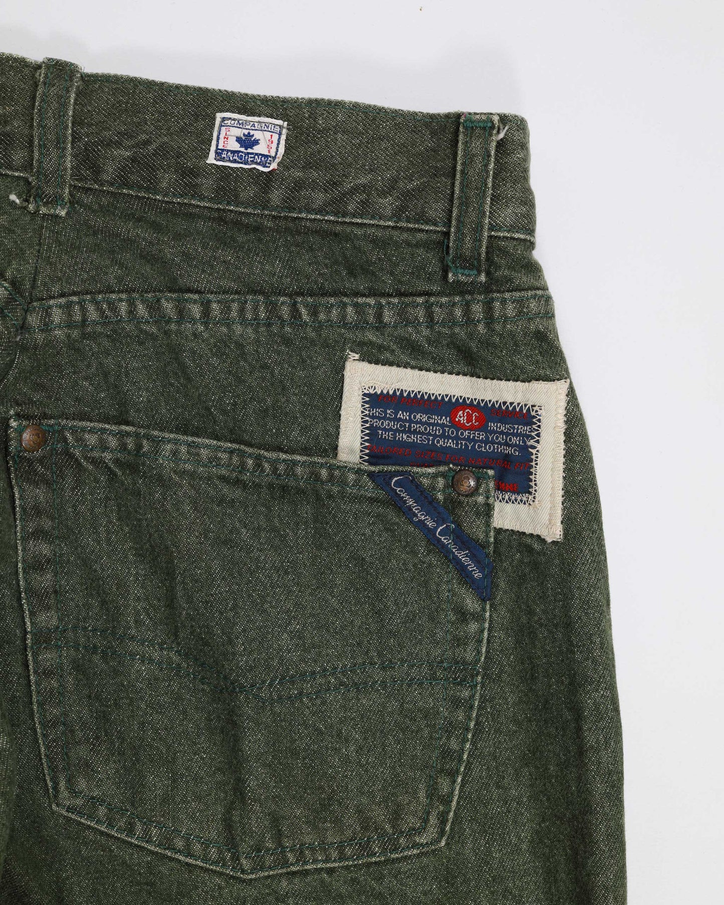 Jeans in denim con vestibilità affusolata Compagnie Canadienne verdi W28